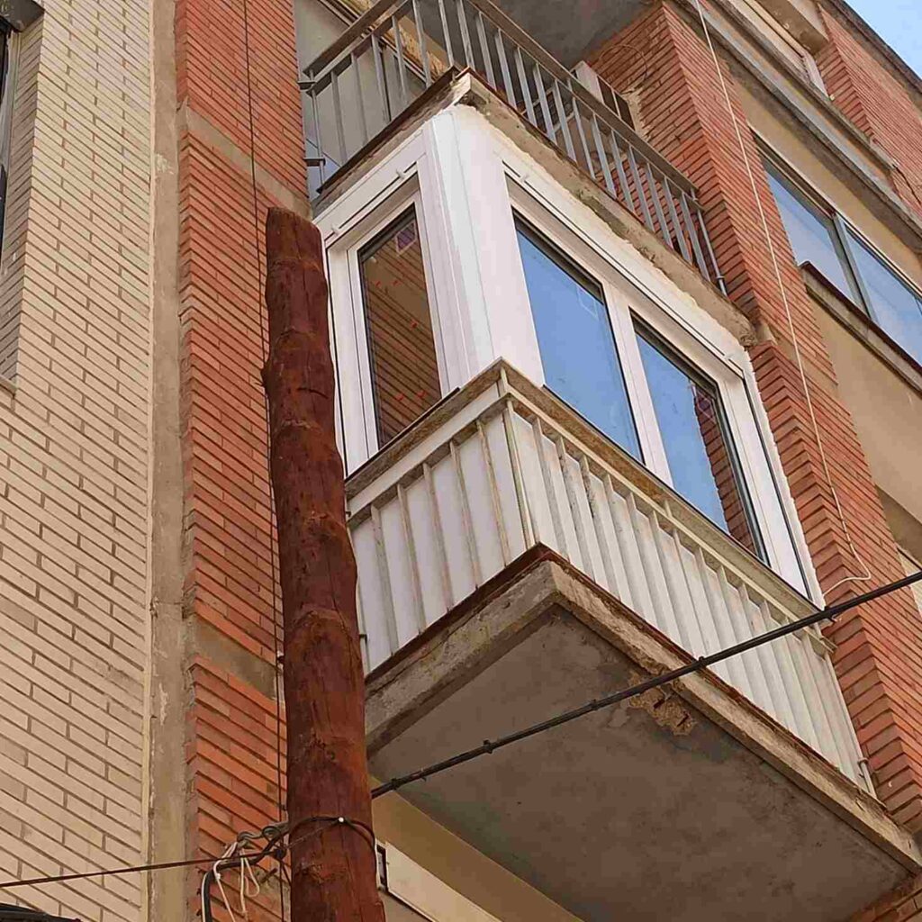 Cerramientos de galerías con Aluminios Hecmer